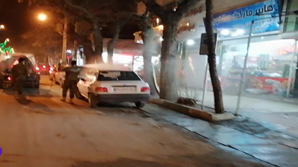 ضدعفونی و گندزدایی معابر عمومی در چناران فیلم ضدعفونی و گندزدایی معابر عمومی در چناران