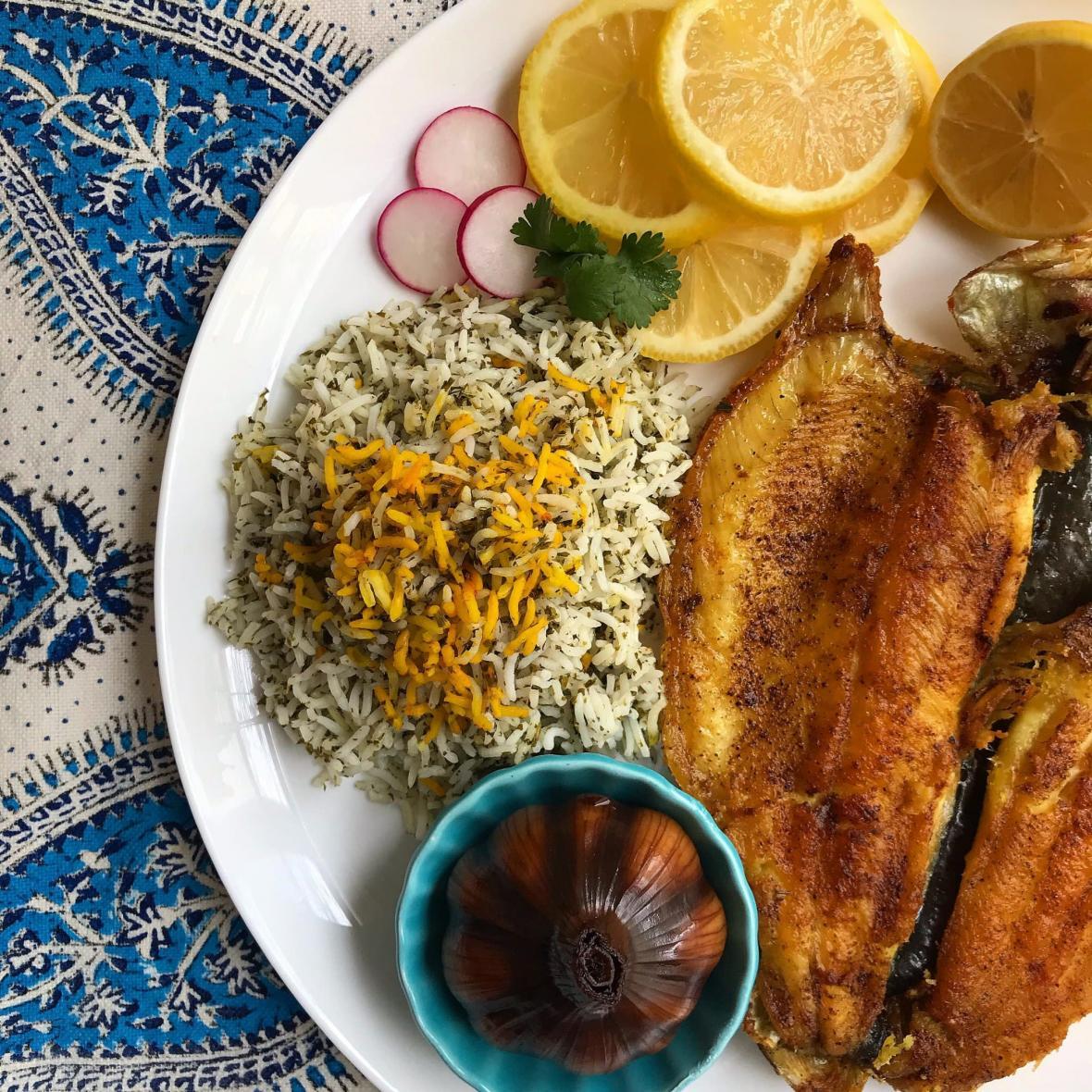 طرز تهیه ماهی قزل آلا سرخ شده مرحله به مرحله